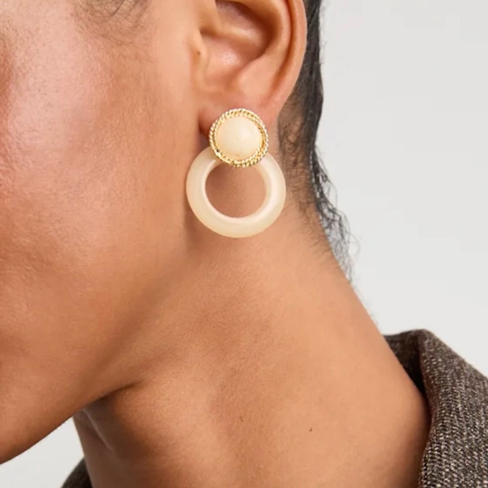 Lulus Lodelle Ivory Circle Gold Stud / Hoop Earrings